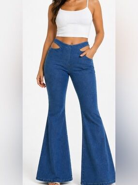 Windsor Women's Cut-Out Waist Flared Jeans Size
M | Y2K Bell Bottoms
